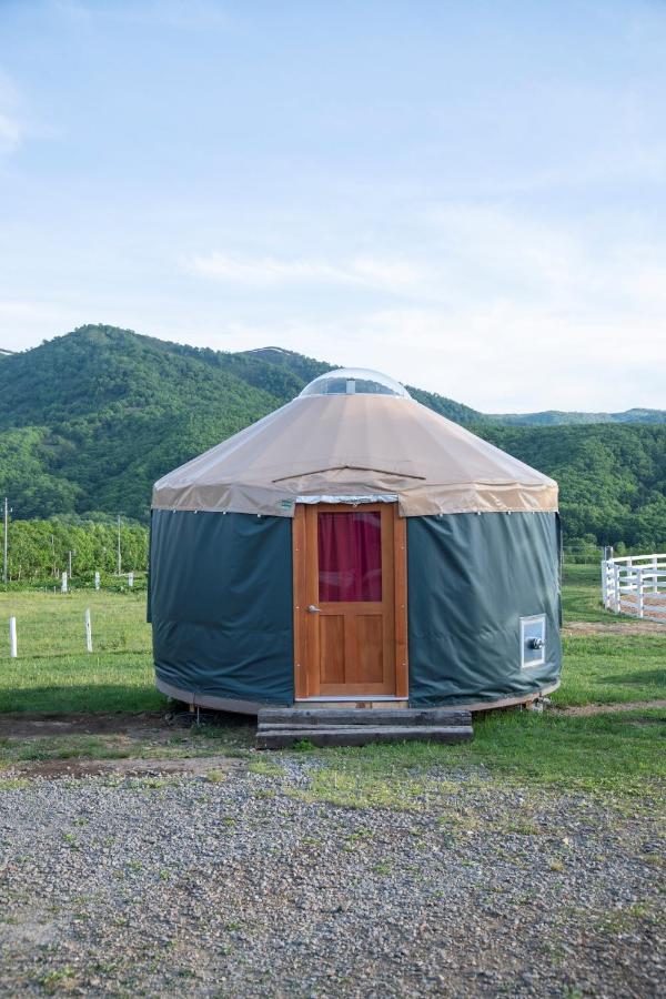 The Yurts At Margo'S Garden, Kiroro Hotel อาคาอิกาวะ ภายนอก รูปภาพ